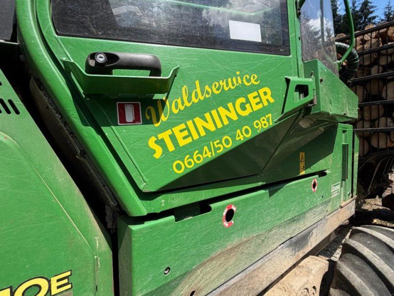 John Deere 810E