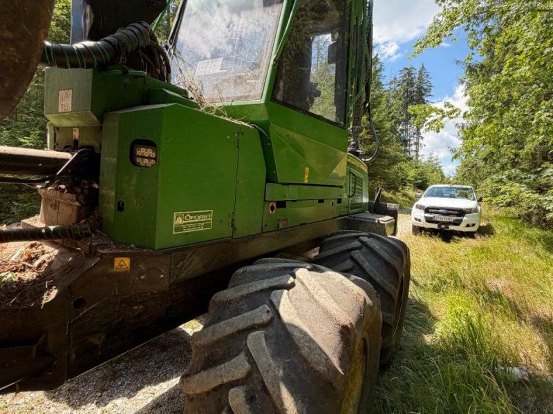 John Deere 810E