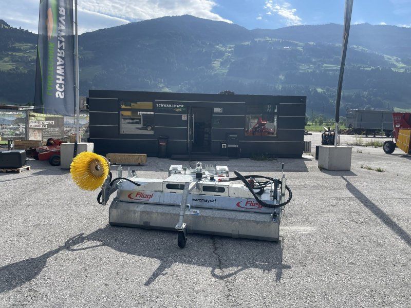 Fliegl AgroCenter Kehrmaschine 2300