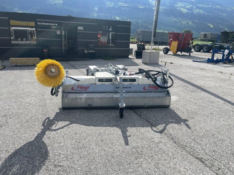 Fliegl AgroCenter Kehrmaschine 2300