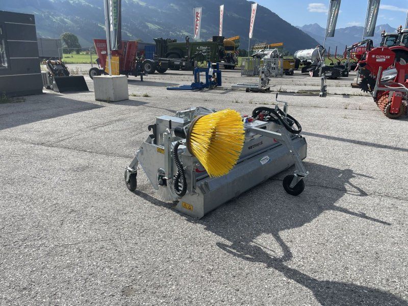 Fliegl AgroCenter Kehrmaschine 2300