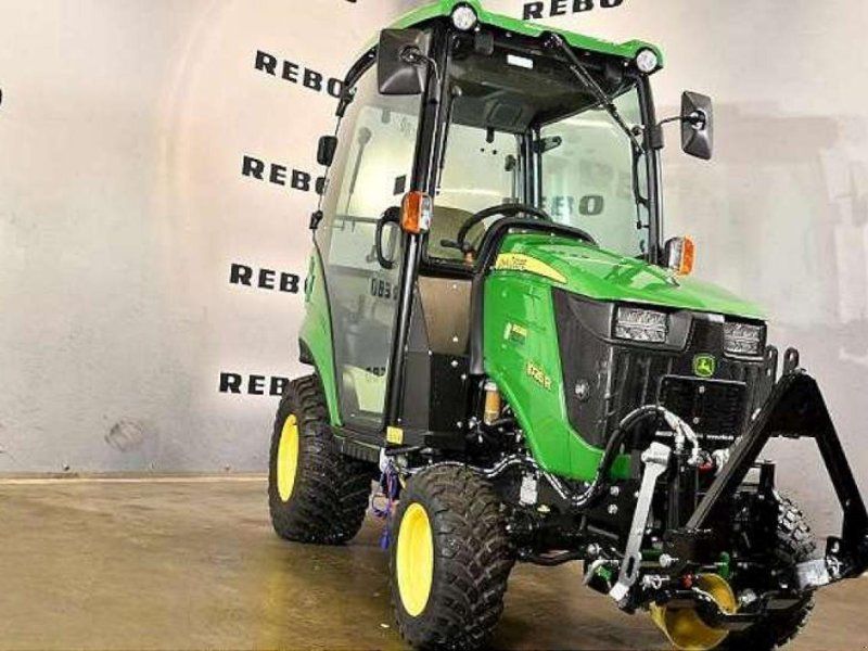 John Deere 1026R TRAKTOR