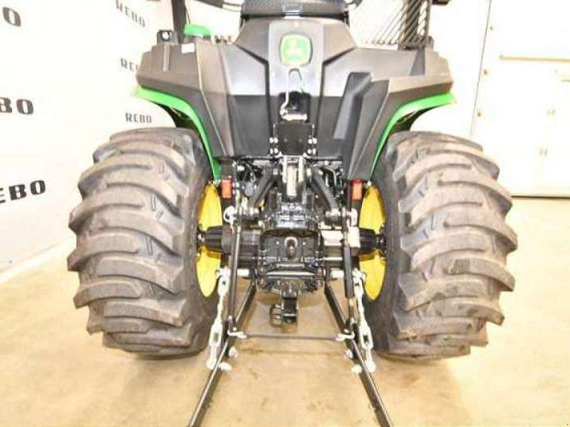 John Deere 3038E TRAKTOR