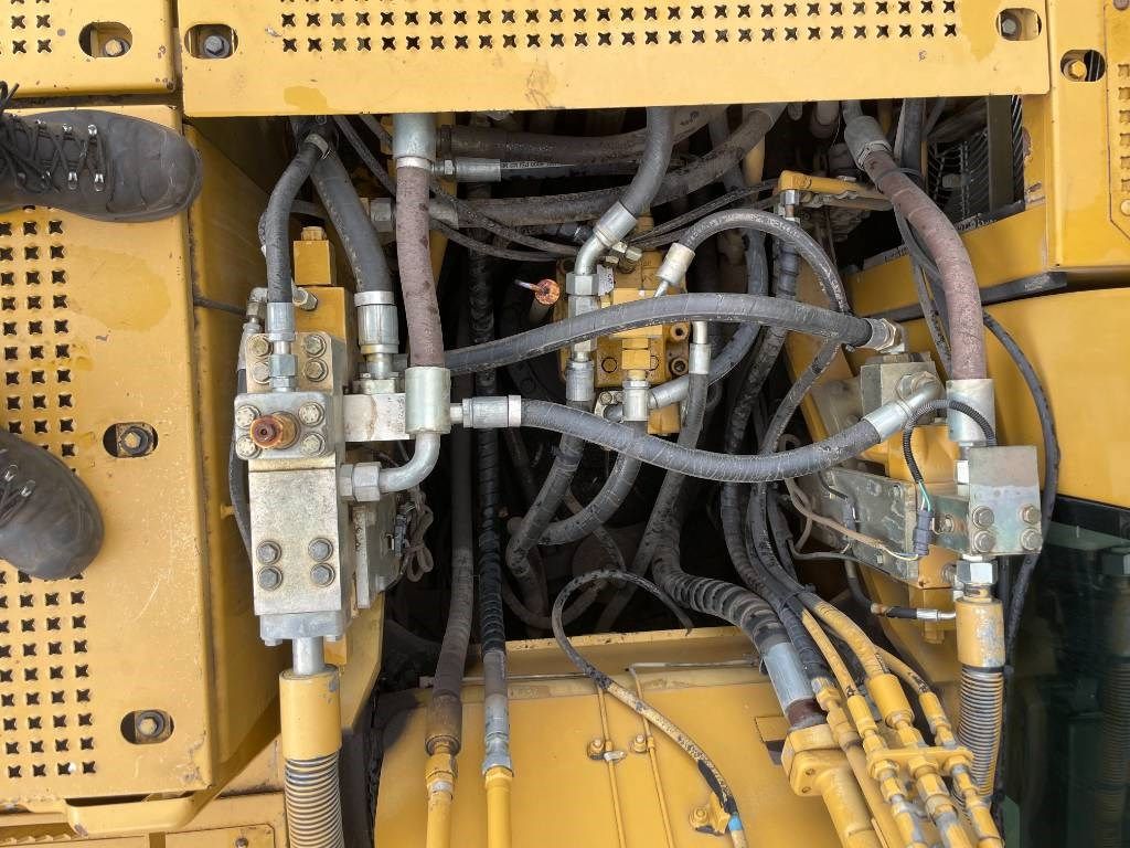 CAT 325 C LR