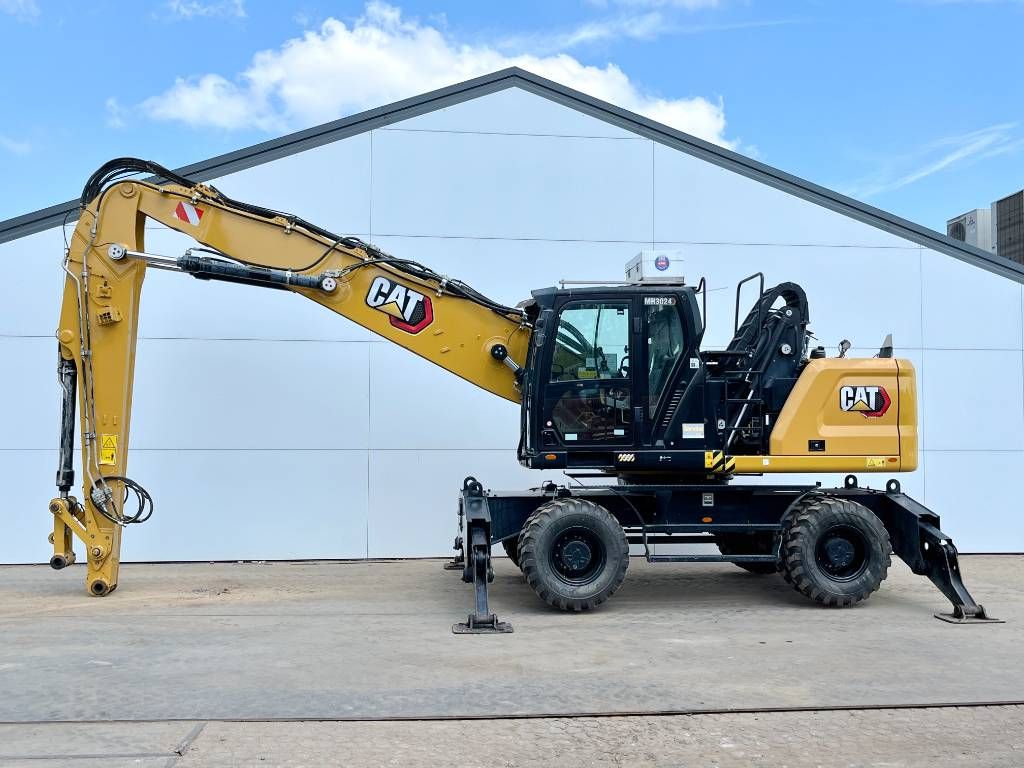 CAT MH3024 - Automatic Greasing / Tilting Cab