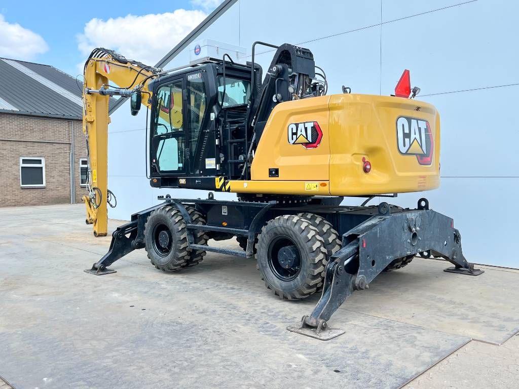 CAT MH3024 - Automatic Greasing / Tilting Cab