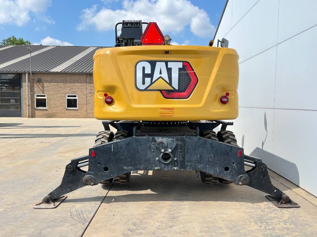 CAT MH3024 - Automatic Greasing / Tilting Cab