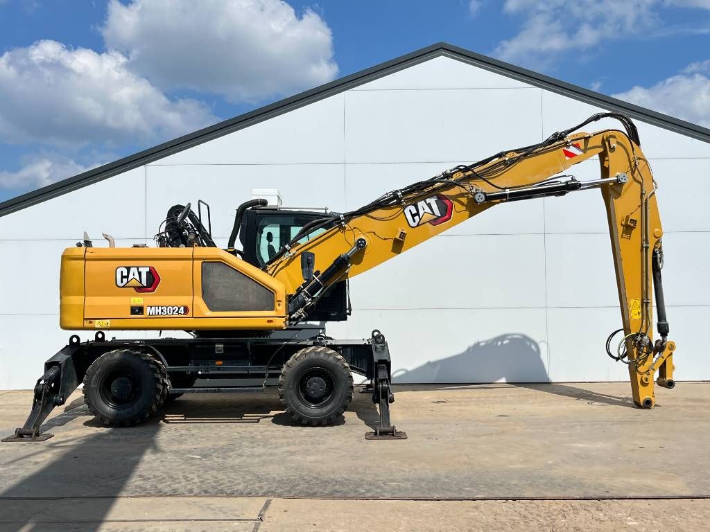 CAT MH3024 - Automatic Greasing / Tilting Cab