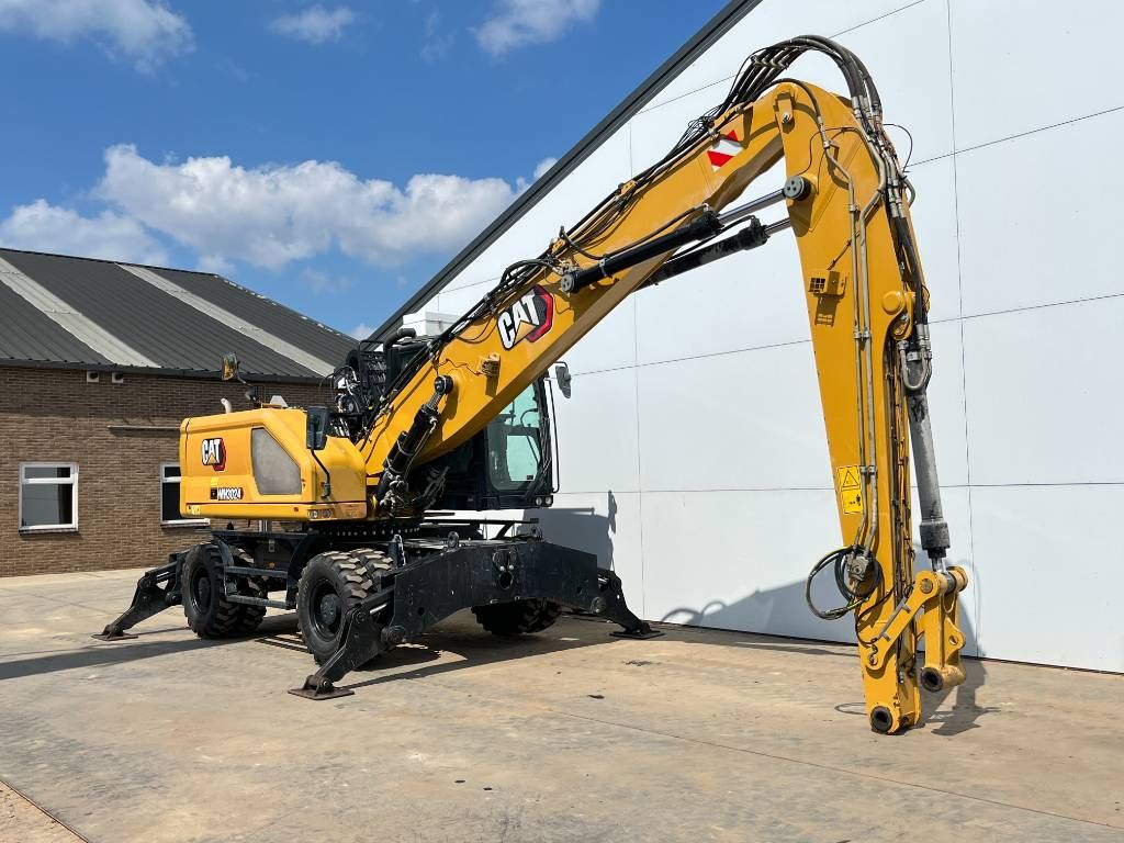 CAT MH3024 - Automatic Greasing / Tilting Cab