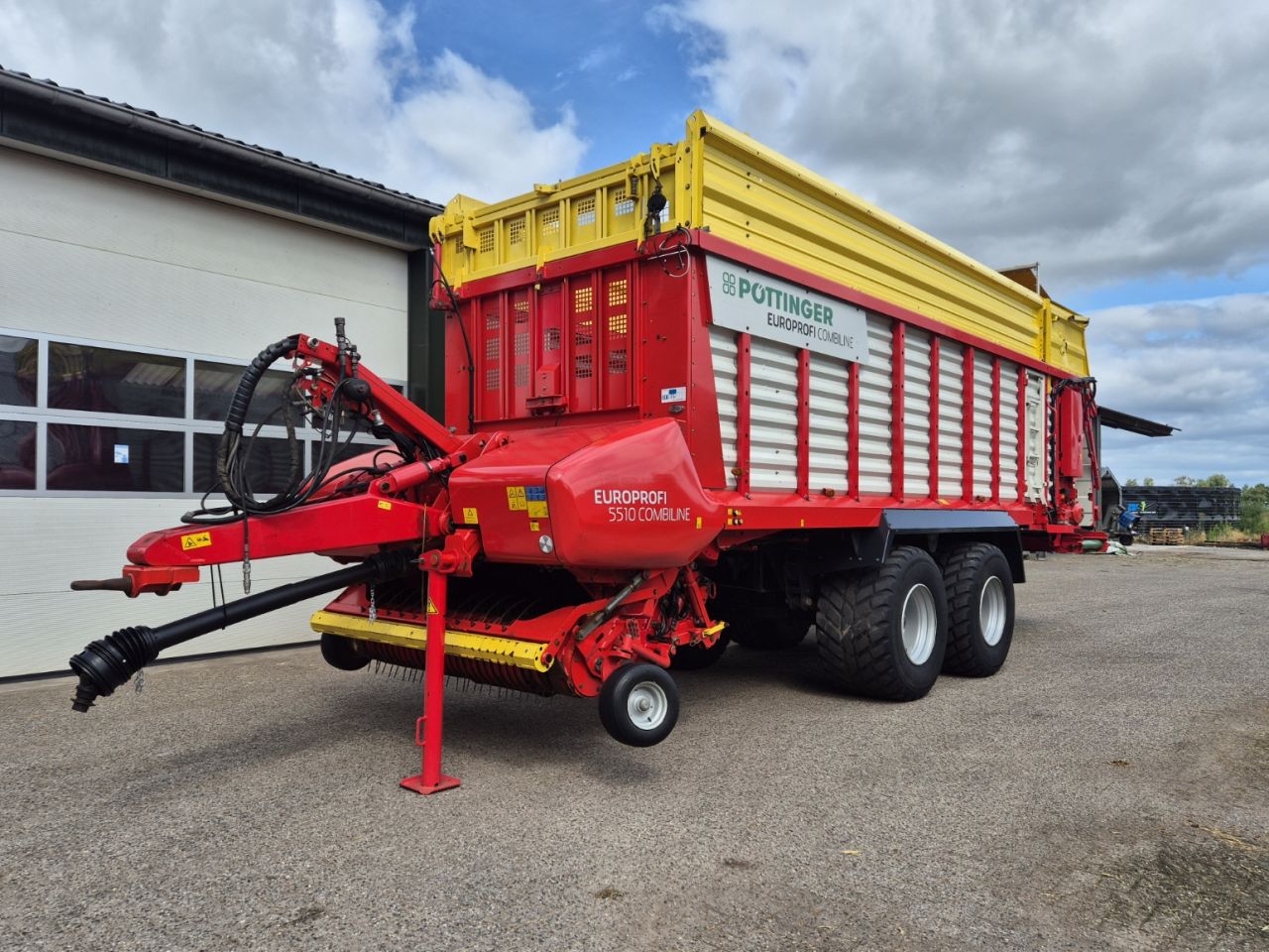 Pottinger Europrofi 5510 Combiline opraapwagen stalvoeren