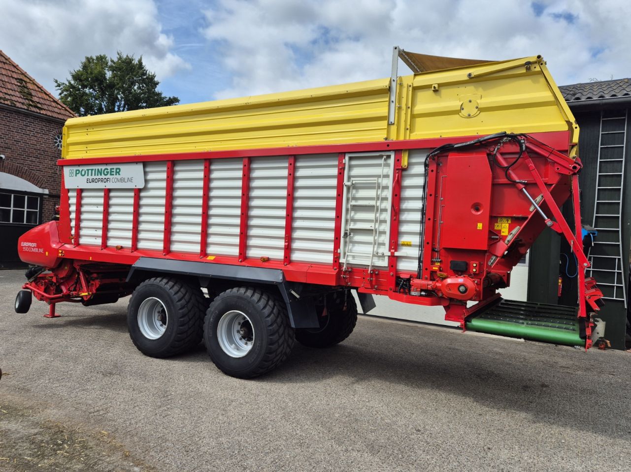 Pottinger Europrofi 5510 Combiline opraapwagen stalvoeren