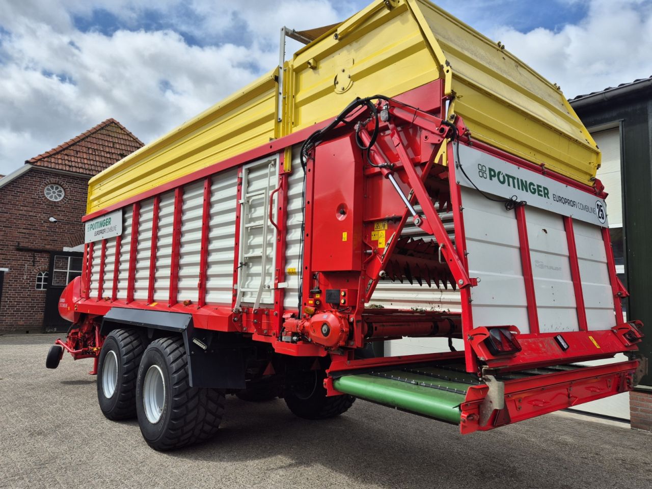 Pottinger Europrofi 5510 Combiline opraapwagen stalvoeren