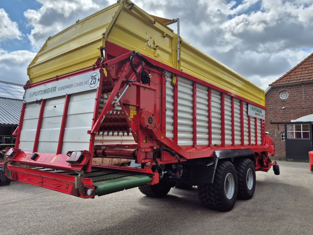 Pottinger Europrofi 5510 Combiline opraapwagen stalvoeren