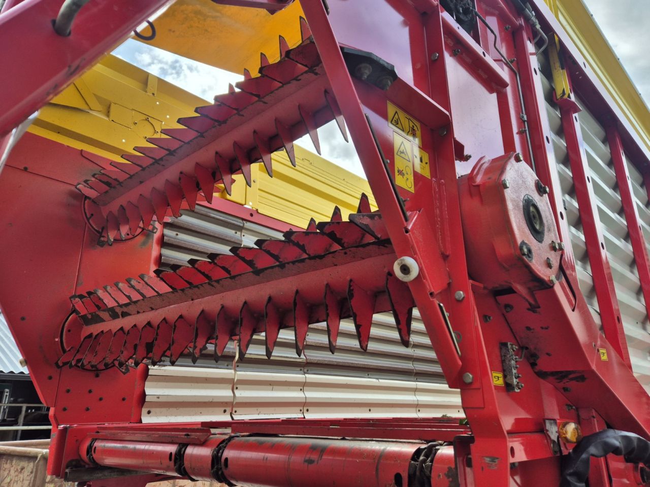 Pottinger Europrofi 5510 Combiline opraapwagen stalvoeren