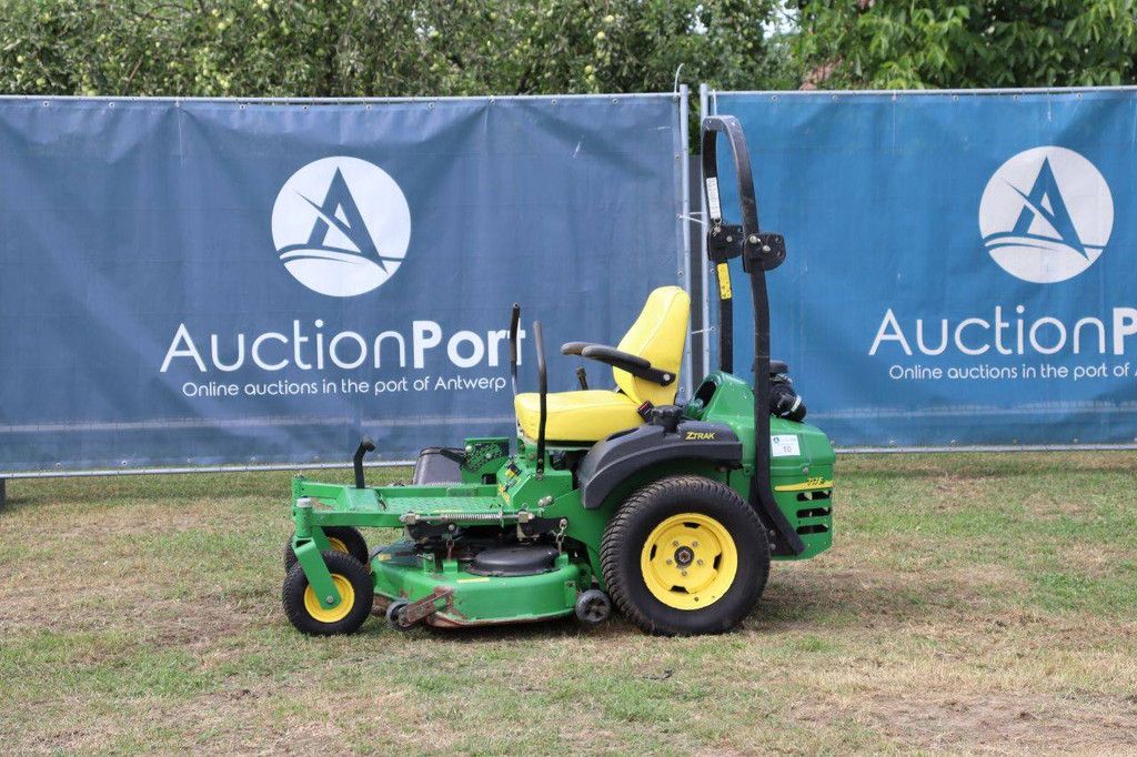 John Deere ZTRAK 717E Petrol Ride-on Mower 14.2kW