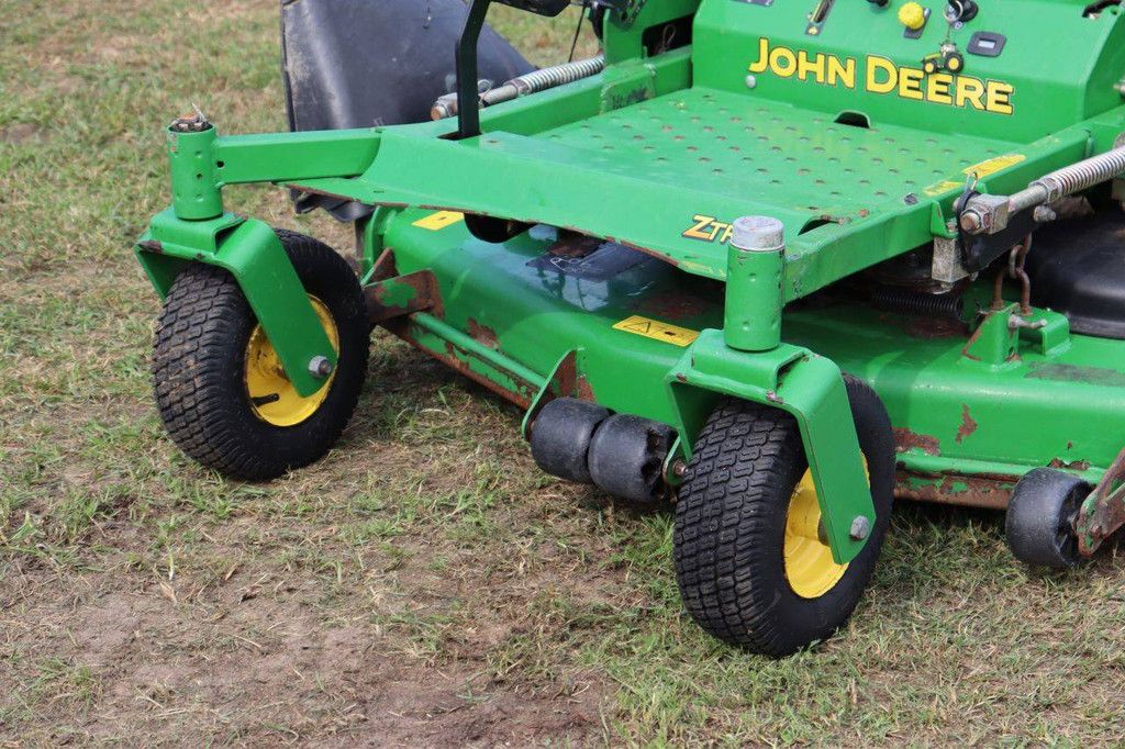 John Deere ZTRAK 717E Petrol Ride-on Mower 14.2kW