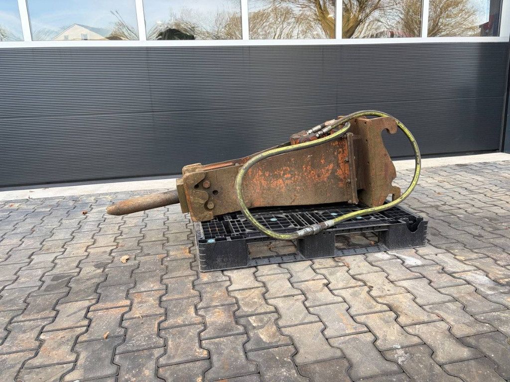 Hydraulischer Abbruchhammer mit Meißel CW10