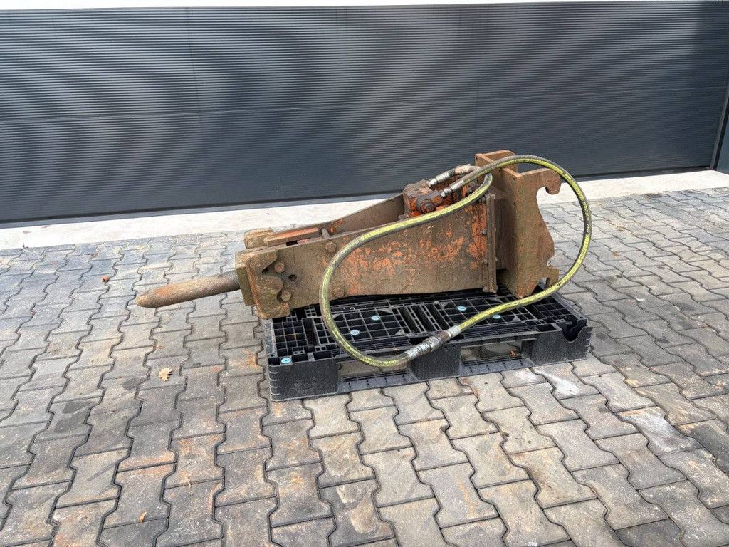 Hydraulischer Abbruchhammer mit Meißel CW10