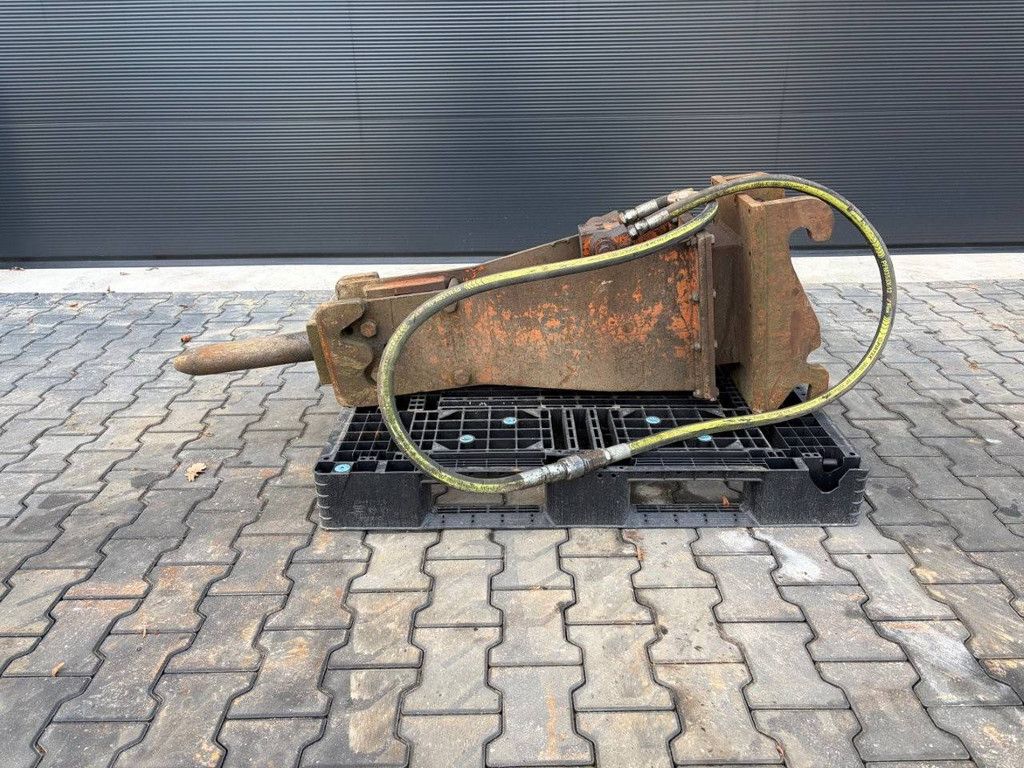 Hydraulischer Abbruchhammer mit Meißel CW10