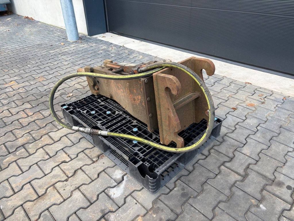 Hydraulischer Abbruchhammer mit Meißel CW10