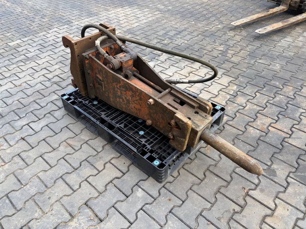 Hydraulischer Abbruchhammer mit Meißel CW10