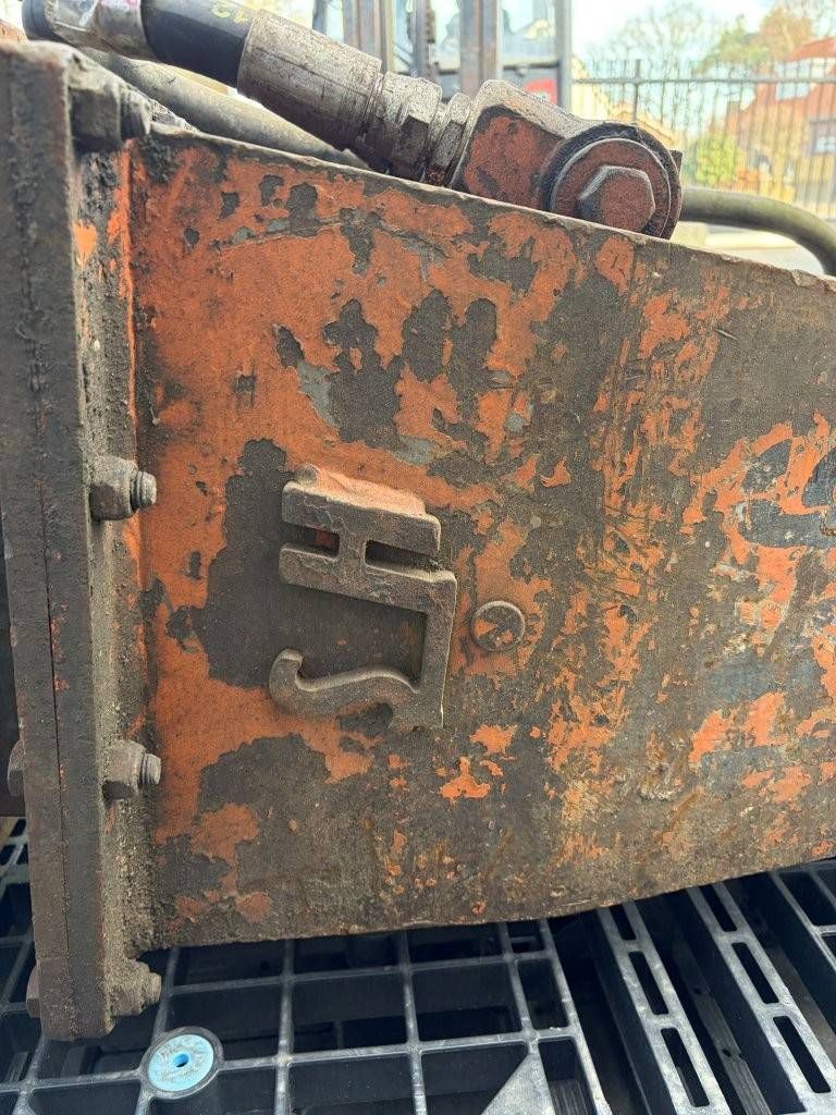 Hydraulischer Abbruchhammer mit Meißel CW10