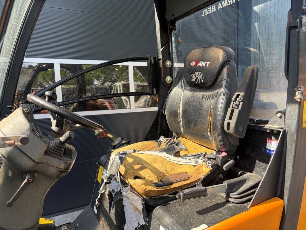 Articulated loader Giant V452T HD Diesel 33kW 2012