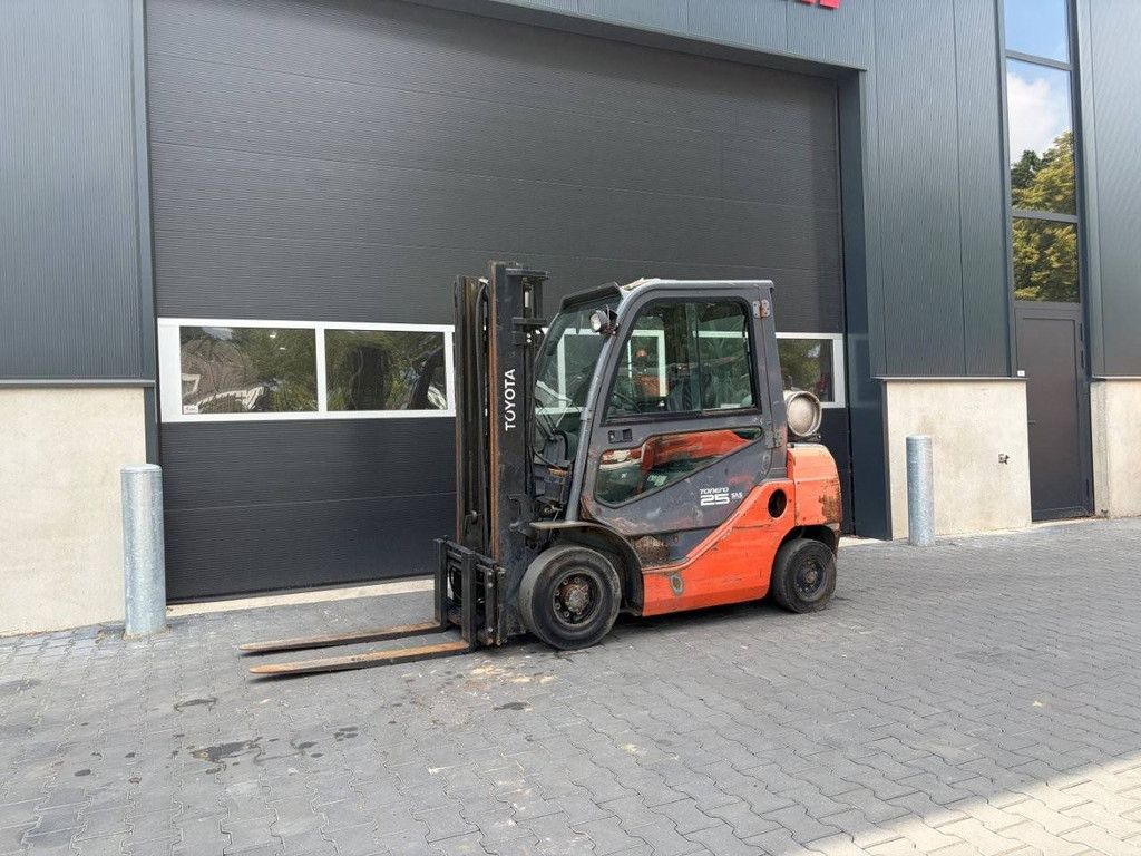 Gabelstapler Toyota 02-8FGF25 LPG 2500kg 3,3m 2011