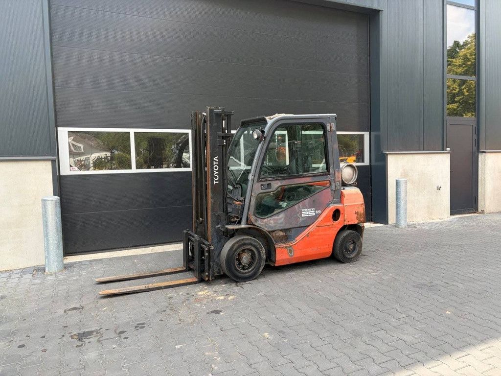 Gabelstapler Toyota 02-8FGF25 LPG 2500kg 3,3m 2011