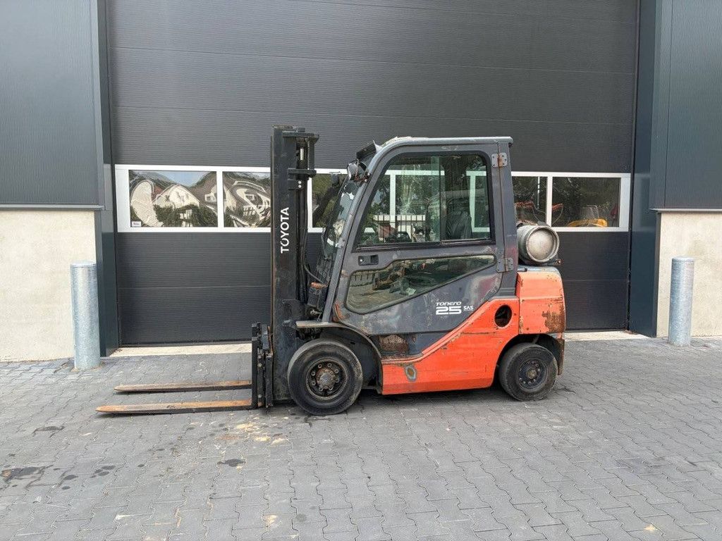 Gabelstapler Toyota 02-8FGF25 LPG 2500kg 3,3m 2011