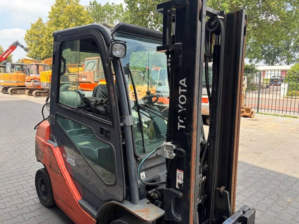 Gabelstapler Toyota 02-8FGF25 LPG 2500kg 3,3m 2011