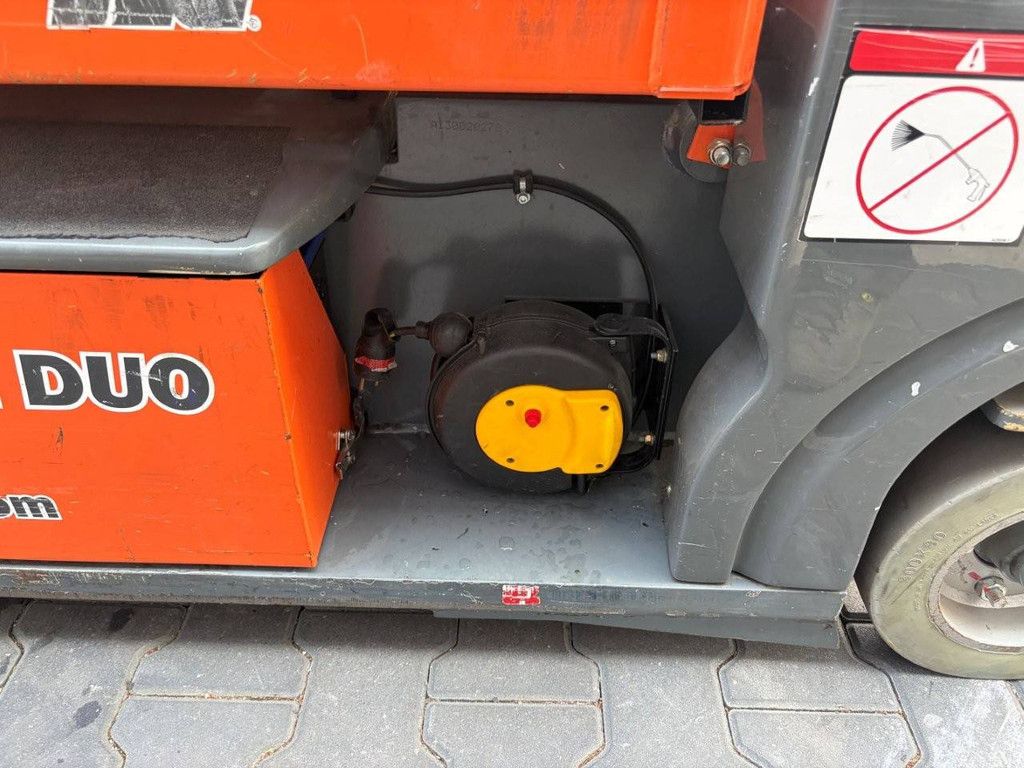 JLG Toucan Duo Electric Mast Lift 6m 2015