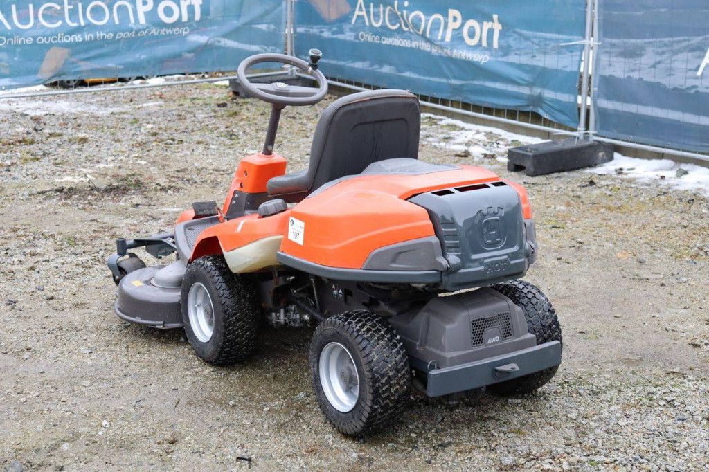 Zitmaaier Husqvarna R320 AWD Benzine 10.2kW 2018