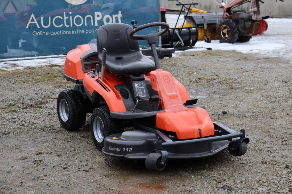 Zitmaaier Husqvarna R320 AWD Benzine 10.2kW 2018