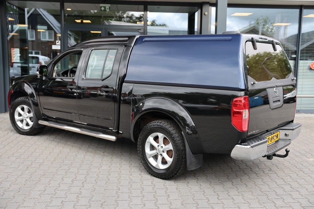 Nissan Navara 2.5 DCI DUBBEL CABIN SE 5 ZITS 4WD VAN