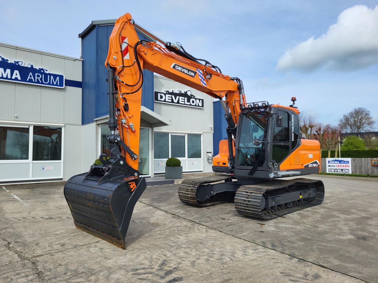 Develon DX140LC-7