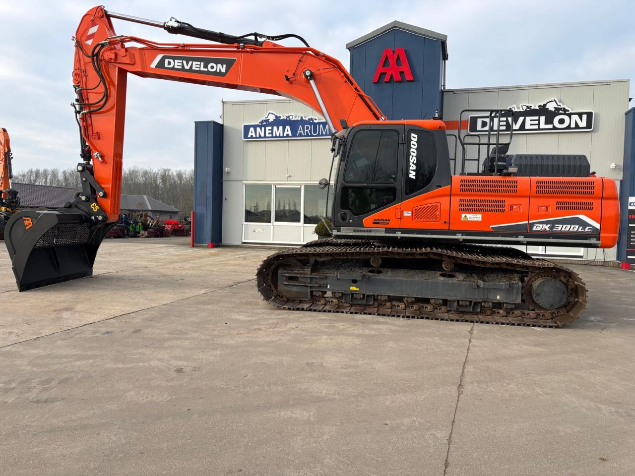 Develon DX300LC-7