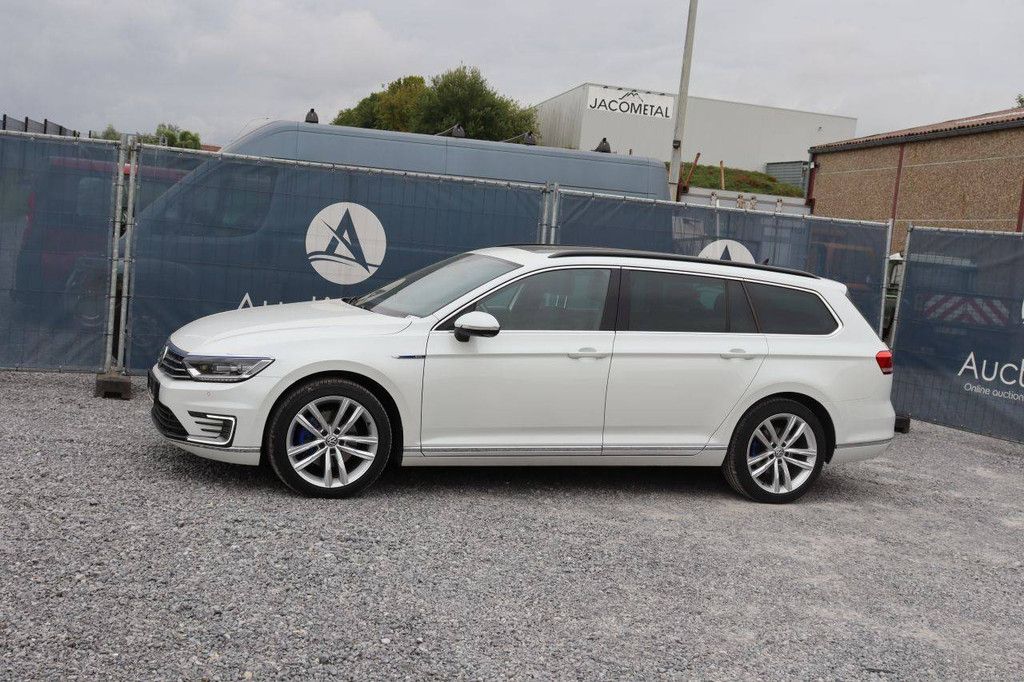 Volkswagen Passat GTE Kombi Elektro+Benzin 156 PS 2017 (Margin)