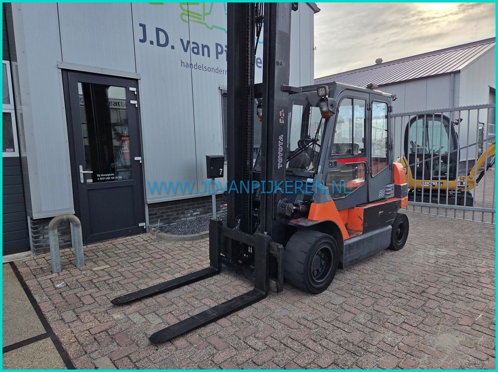Toyota 7FBMF50 accu95% 2024+cabine+4x hydraulic