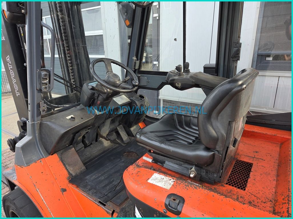 Toyota 7FBMF50 accu95% 2024+cabine+4x hydraulic