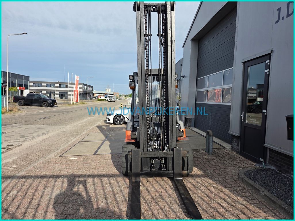 Toyota 7FBMF50 accu95% 2024+cabine+4x hydraulic