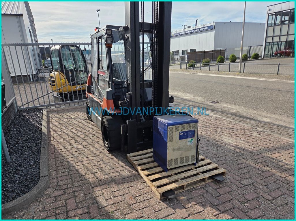 Toyota 7FBMF50 accu95% 2024+cabine+4x hydraulic