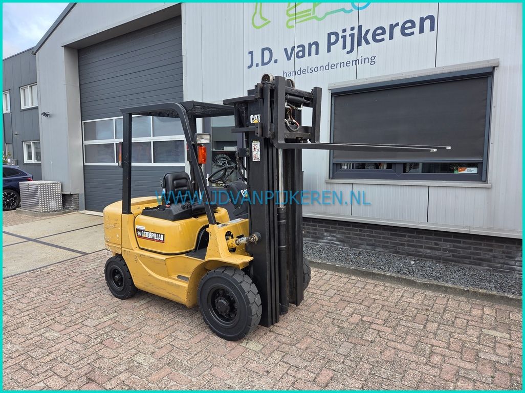 Caterpillar DP25K diesel triplex4.8m+freelift+sideshift
