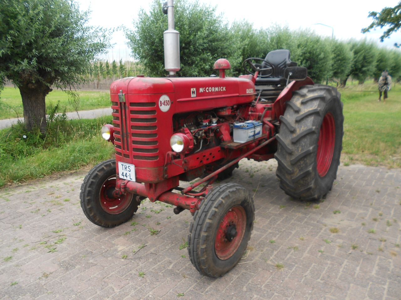 M c cormck internatinal B 450