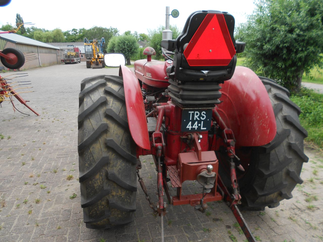 M c cormck internatinal B 450