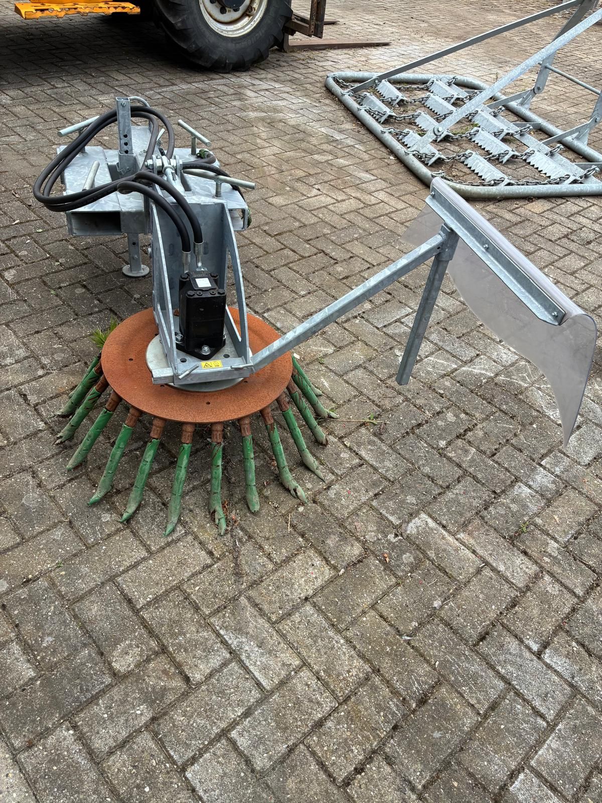 Moocon ontkruidborstel unit tbv shovel / heftruck / verreiker