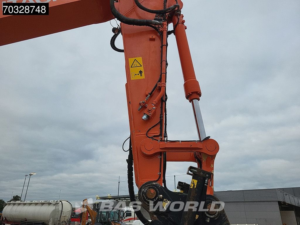 Hitachi ZX250 LC -6 Roto + Bucket