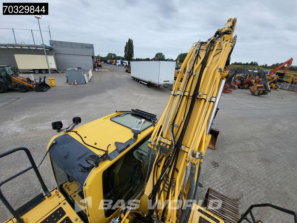Komatsu HB215 LC -2