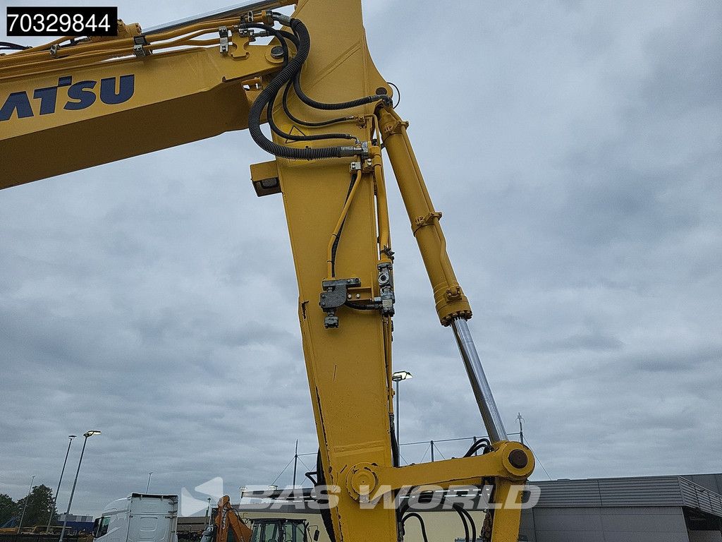Komatsu HB215 LC -2