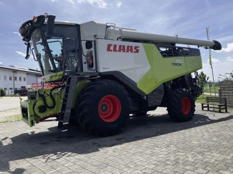 Claas TRION 750 + VARIO 770 + TW